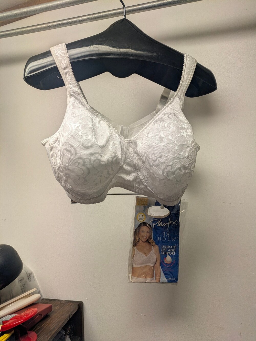 44D Playtex White Floral Jacquard Wire Free Full Coverage 18 Hour Bra 4745